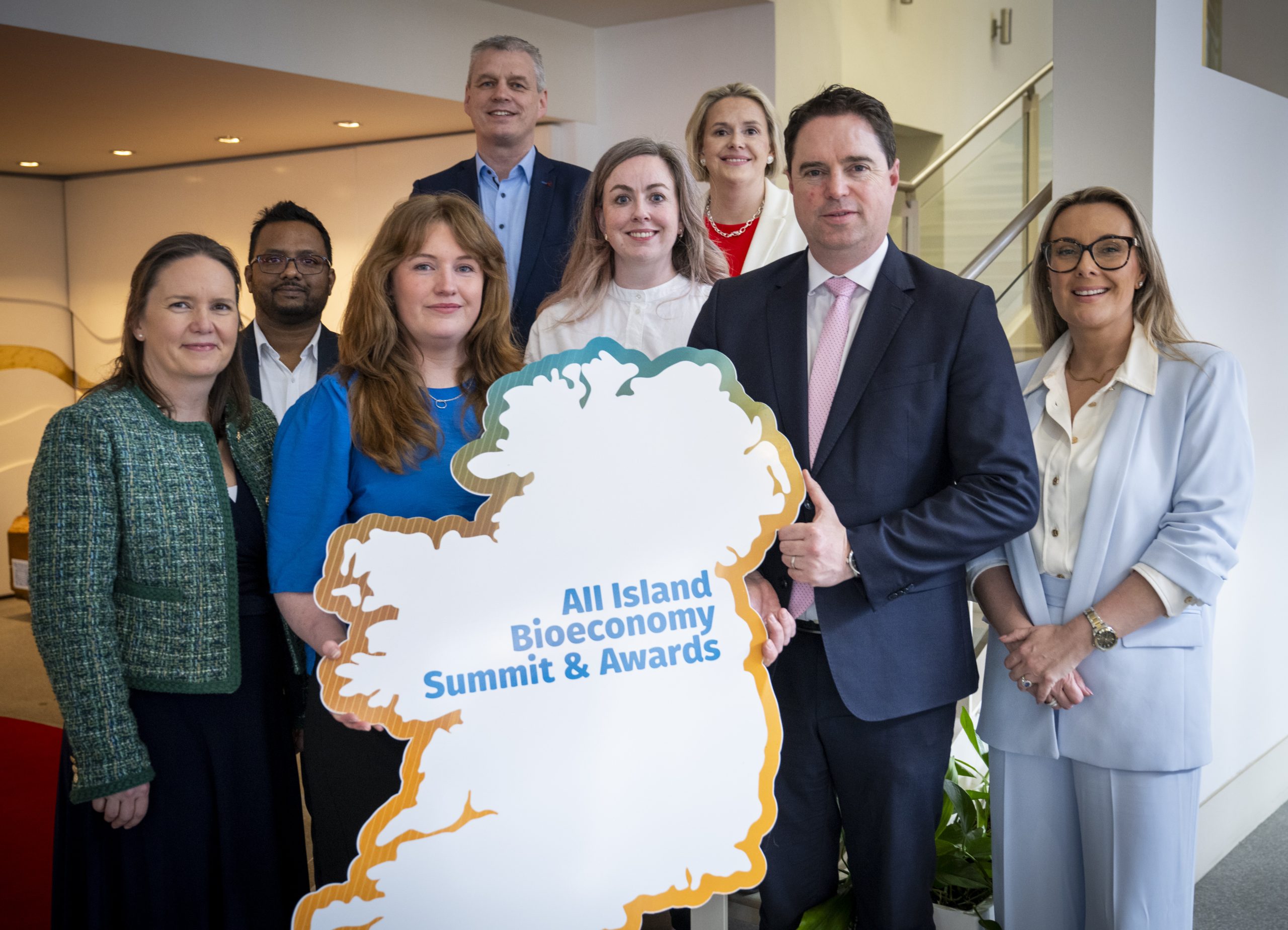 Group photo showing minister heydon with representatives from bank of ireland, gas networks ireland and bioeconomy groups.